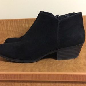 Steve Madden black booties